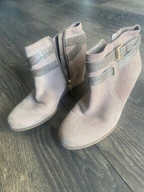 Tan/beige suede bootie